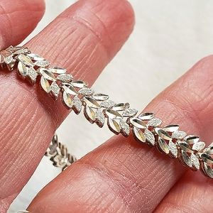 Vintage sterling 925 silver bracelet with 🍃 leaf motif